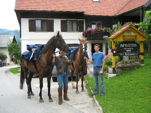  Con Gaspar Banic davanti all'agriturismo