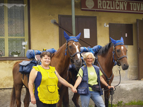  Con Marta davanti al suo negozio