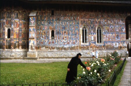  Suore giardiniere a Sucevita